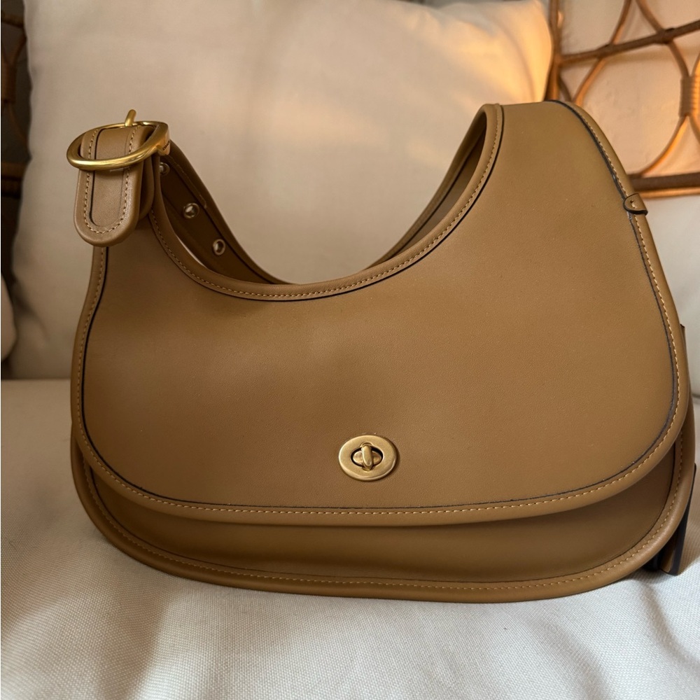 Coach Cashin Carry Crescent